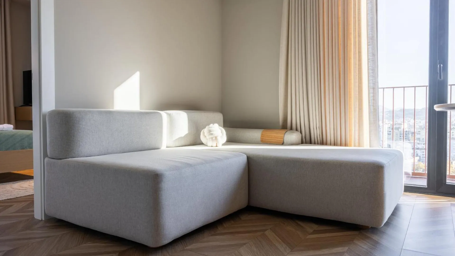 تيرانا Square Inn Garden Aparthotel 0*,