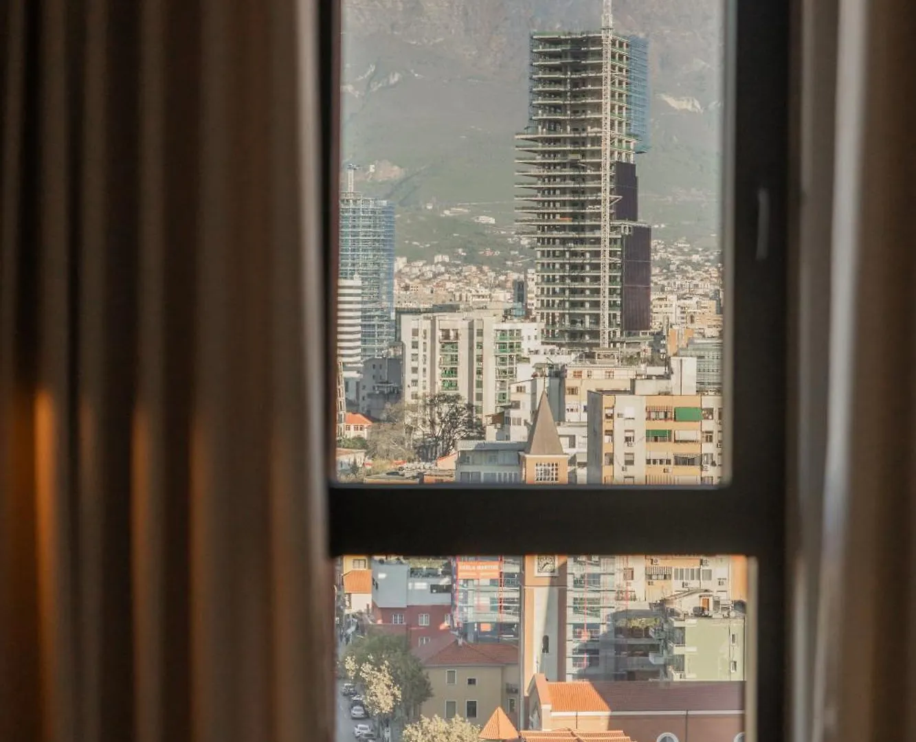 تيرانا Square Inn Garden Aparthotel ألبانيا