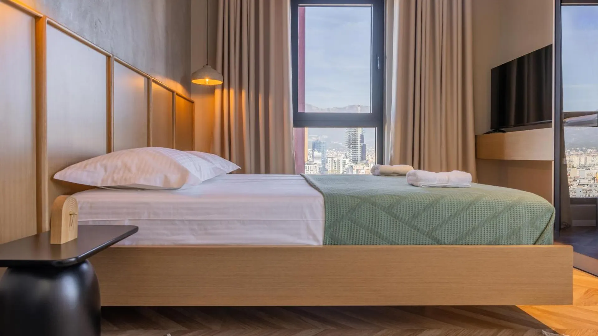 تيرانا Square Inn Garden Aparthotel ألبانيا