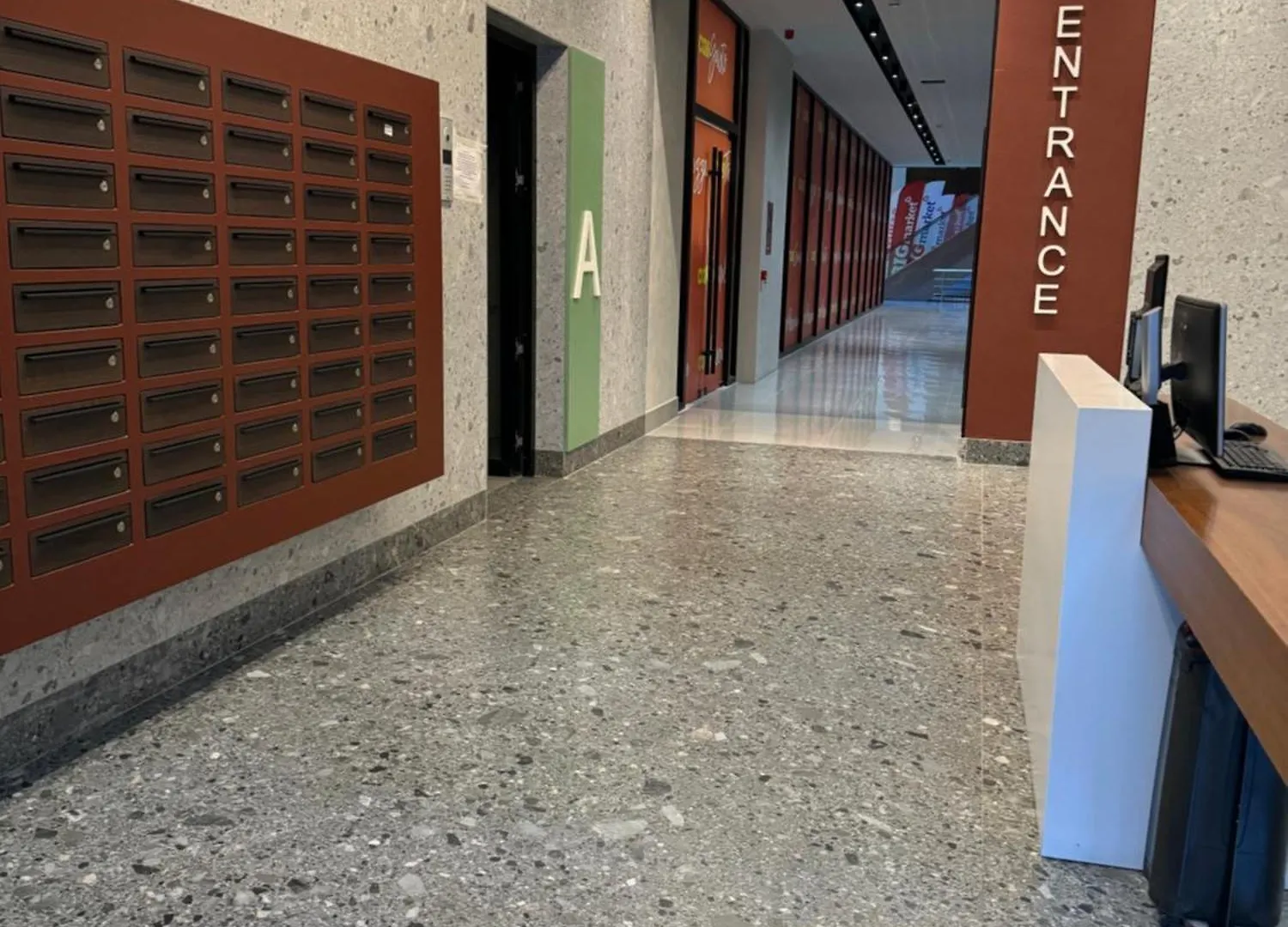 تيرانا Square Inn Garden Aparthotel ألبانيا