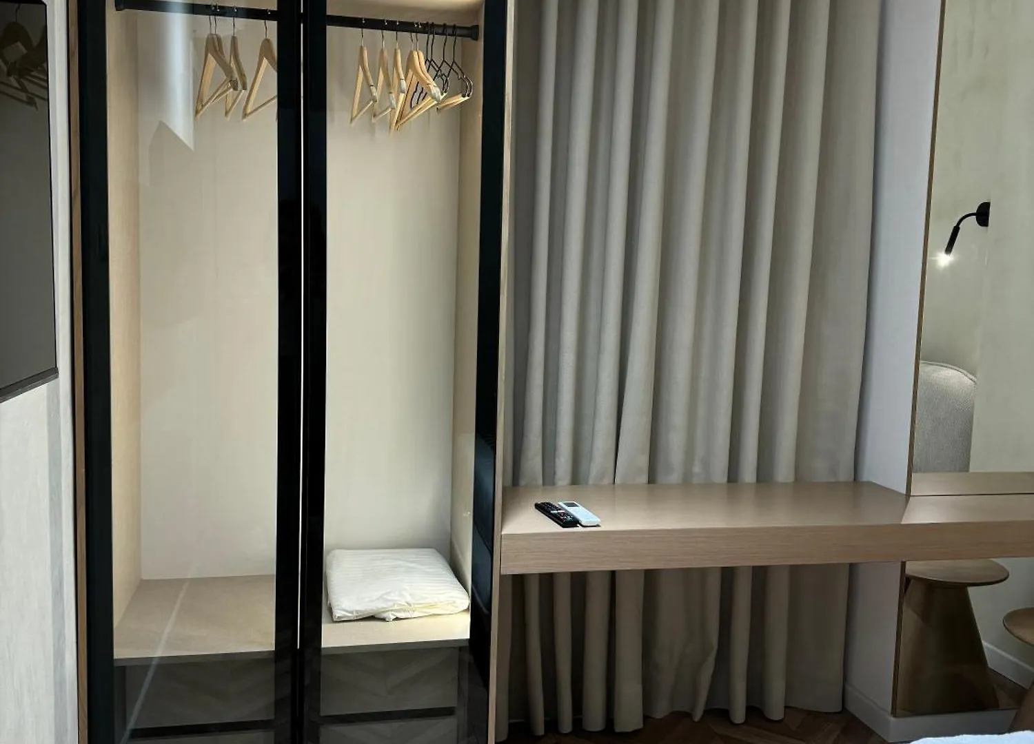 تيرانا Square Inn Garden Aparthotel 0*,