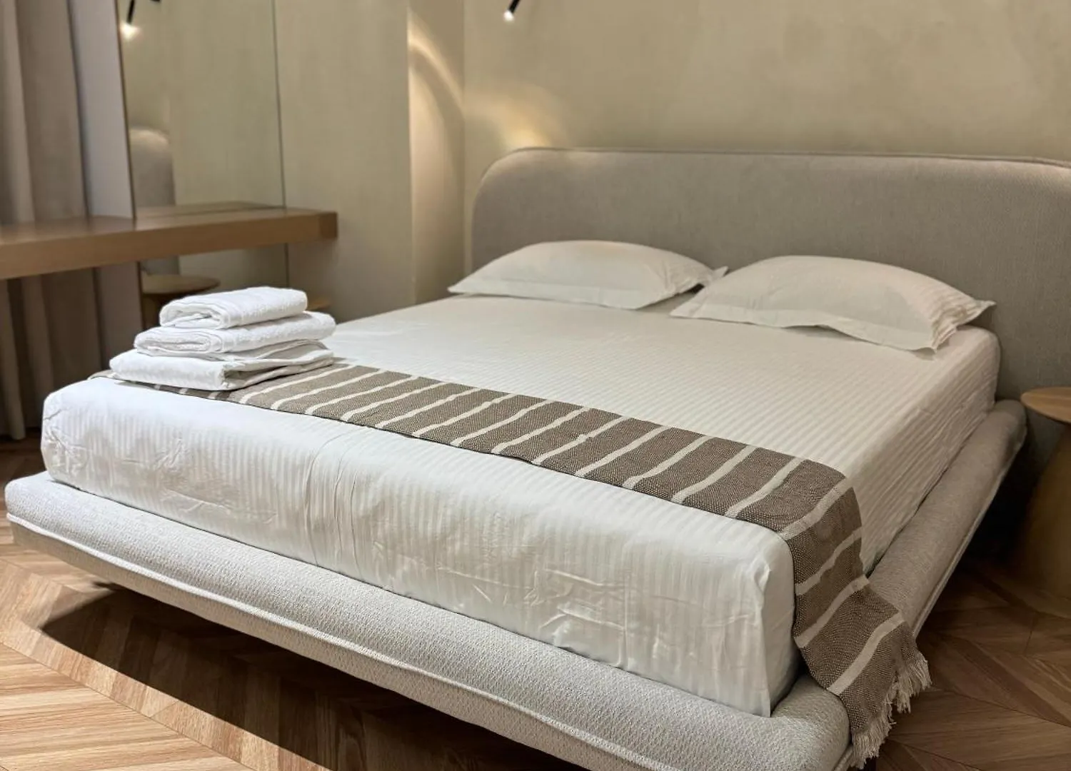 Square Inn Garden Aparthotel 地拉那