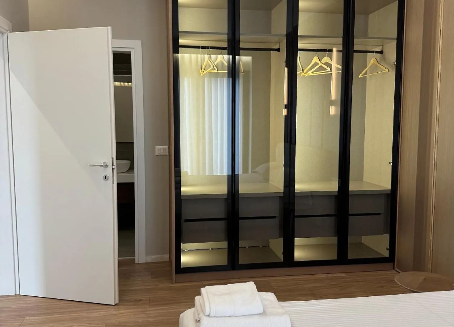 تيرانا Square Inn Garden Aparthotel ألبانيا